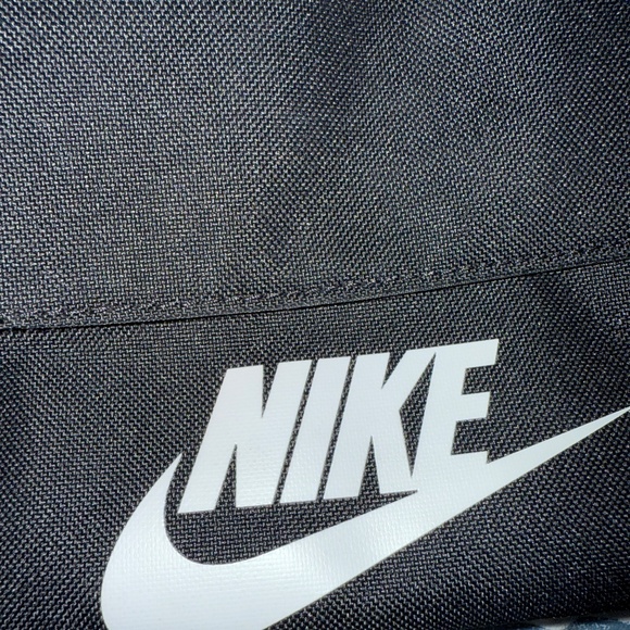 Nike Futura Crossbody Bag - Picture 2 of 4